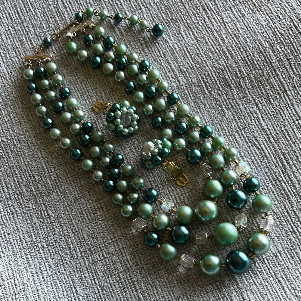 Lustrous Green Multi-Strand Necklace, Japan - Picture 8 of 11